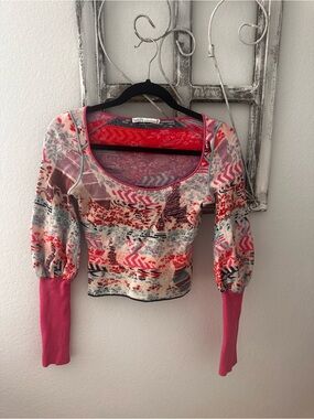 Vintage-Inspired Pink Patterned Women’s Crop Top. Made in Italy